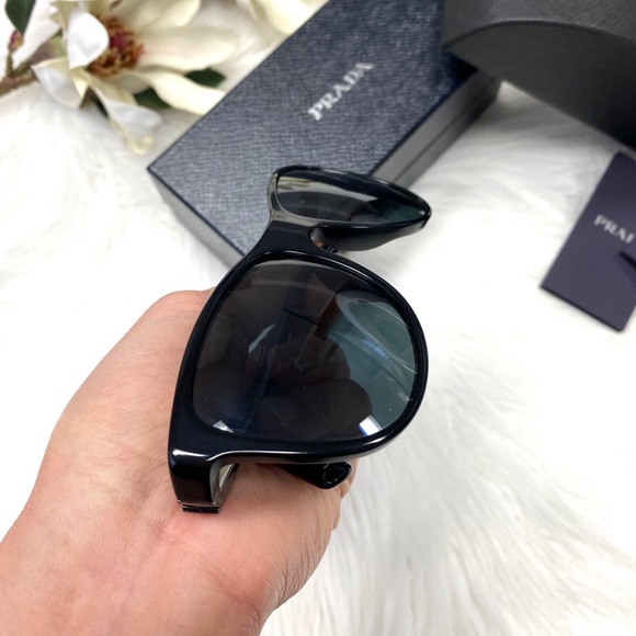 🕶😎 PRADA Sunglasses 😎🕶 - Picture 2 of 15